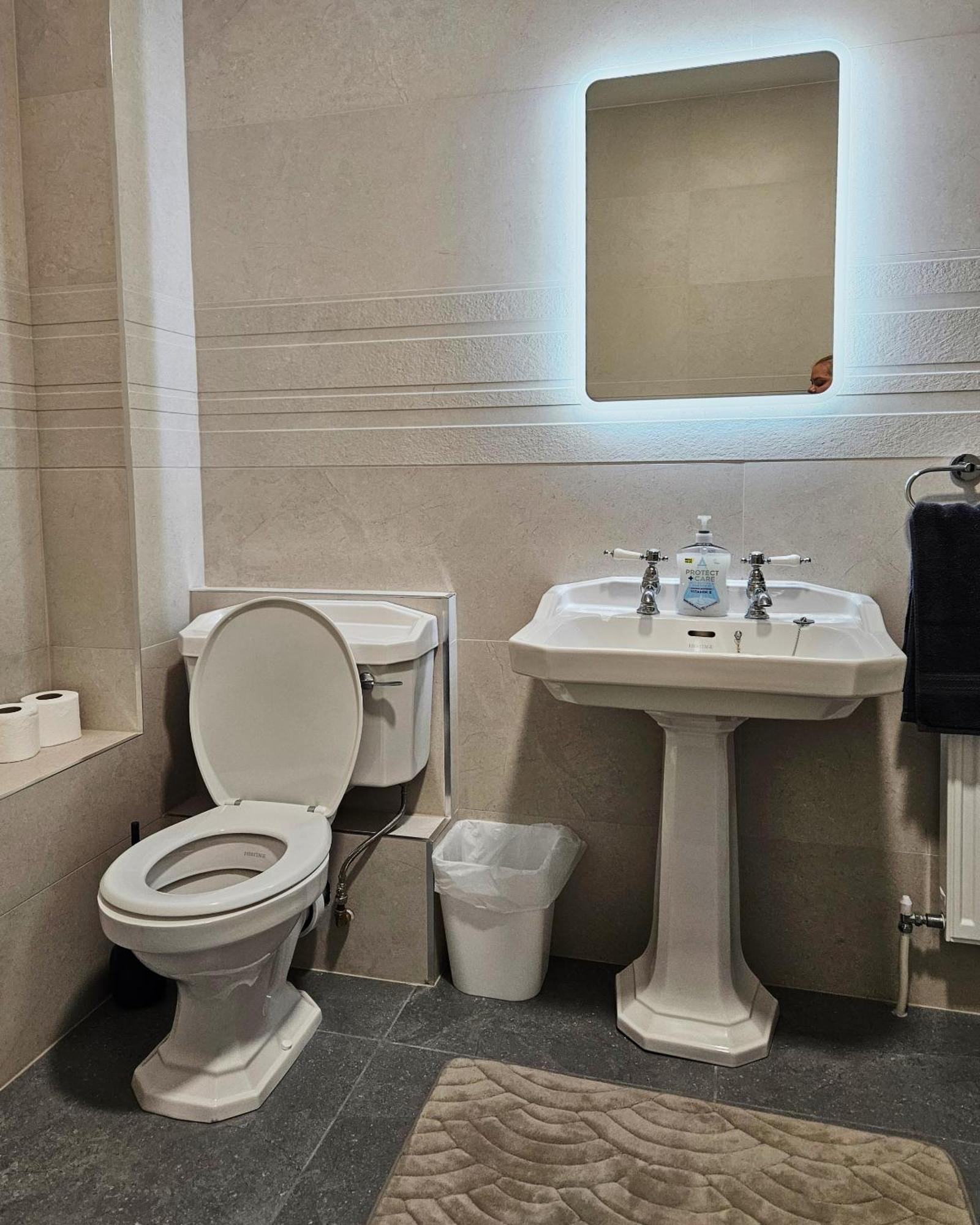 Dromod Suites ภายนอก รูปภาพ